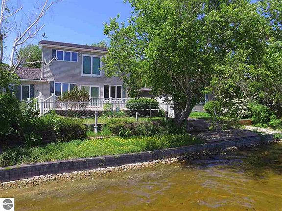 2nd image of 5422 Lake Shore Dr