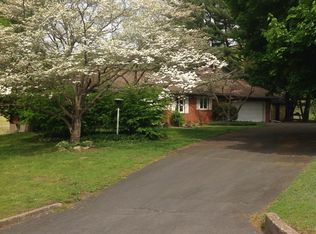 301 Ash Ln, Riegelsville, PA 18077