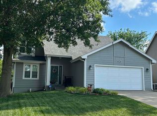 5647 SW 34th Pl, Topeka, KS 66614