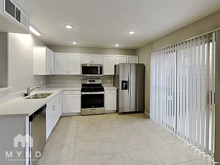 3379 Dragon Fly St — Photo 5