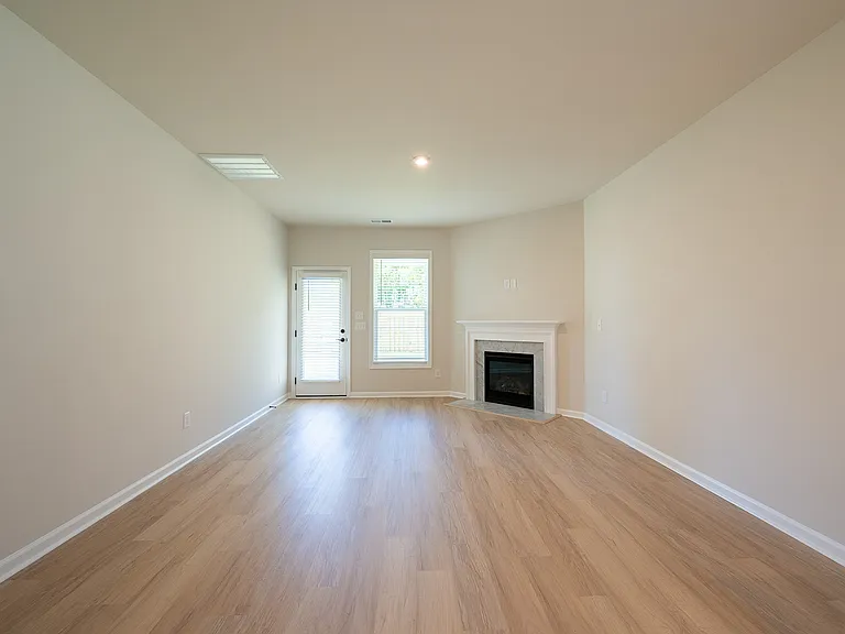 852 Tess St — Photo 11