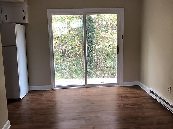 2nd image of 567 Pine Ave