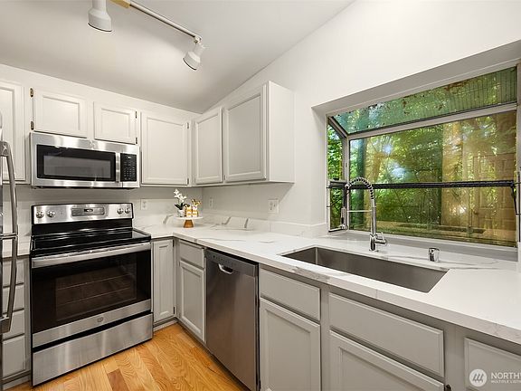 4th image of 12323 NE 97th Street #M