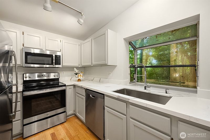 4th image of 12323 NE 97th Street #M