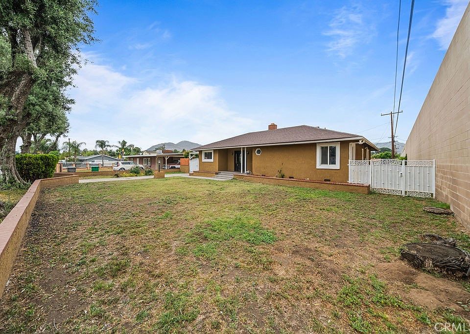 1st image of 23986 Hemlock Ave
