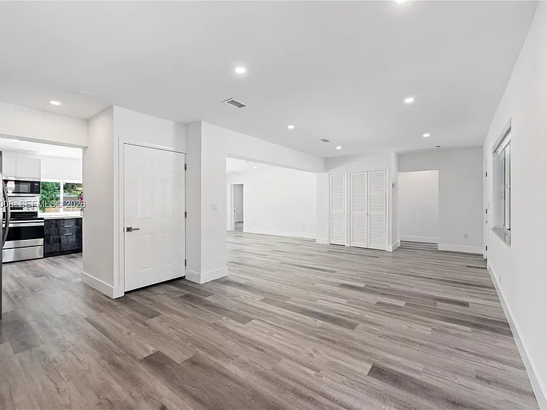 2721 SW 29th Ct — Photo 4