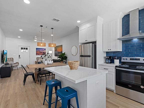 4th image of 111 W Sunny Isle Dr #302