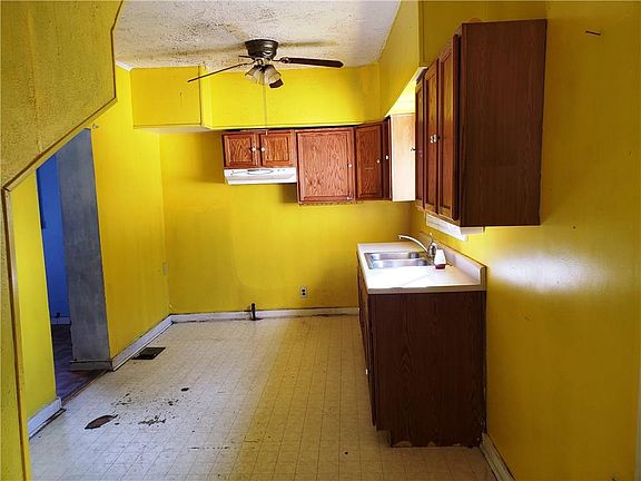 5th image of 1151 W McClurg St