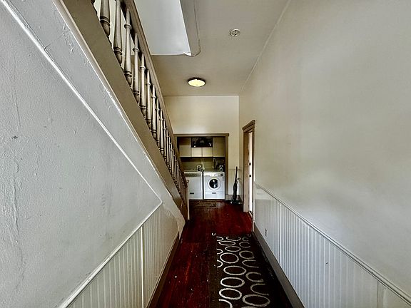2nd image of 119 E Oak St APT 1