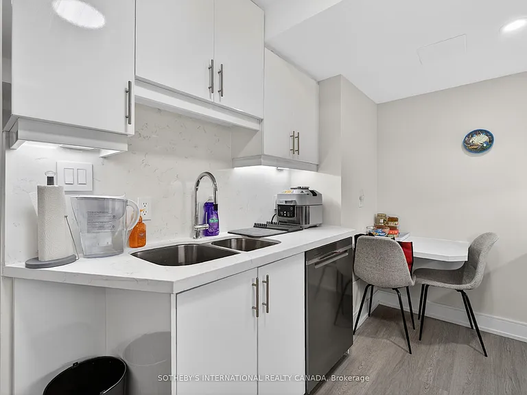 24 College View Ave #1B — Photo 13
