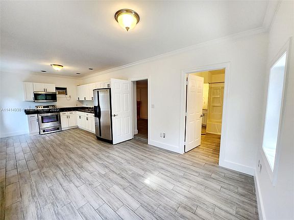 3rd image of 1212 Middle St #3