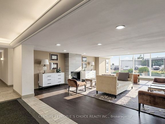 4th image of 7811 Yonge St #310