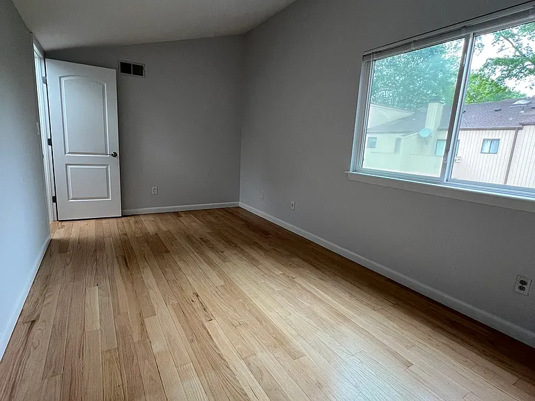 100 Hope St #5 — Photo 11