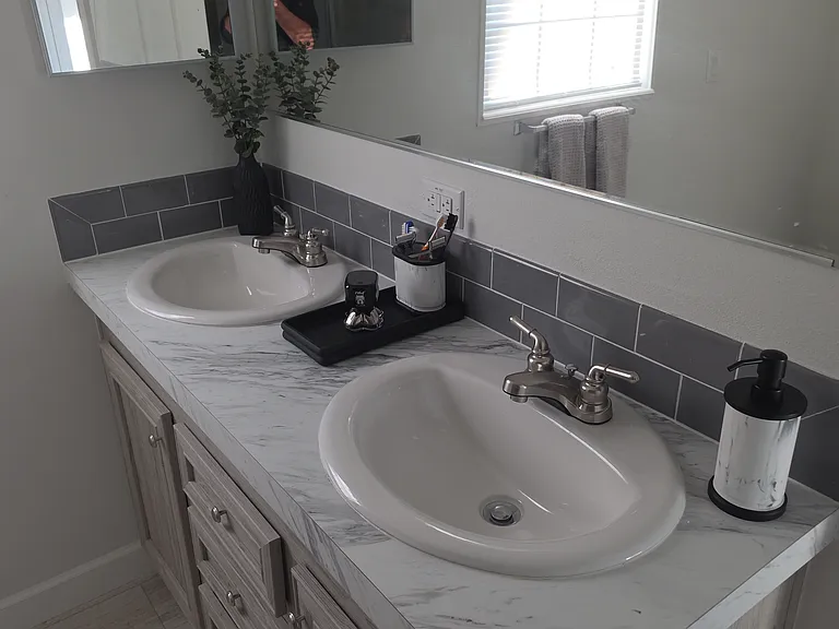 5211 SW 34th St — Photo 2
