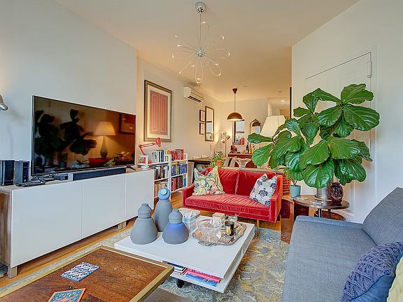 2nd image of 119 E 101st St APT 5A