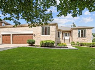 1050 Cherrywood Ln, West Chicago, IL 60185