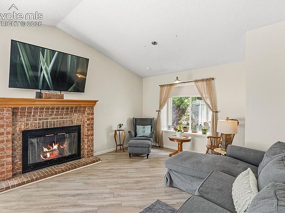 5th image of 3955 Rosemere St