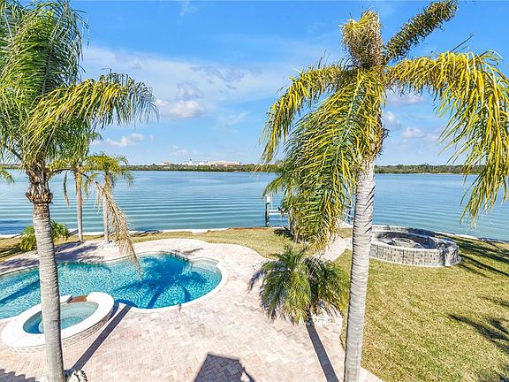 3rd image of 583 Crystal Dr