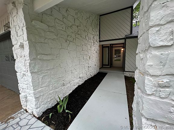 2nd image of 2504 E Tacoma St