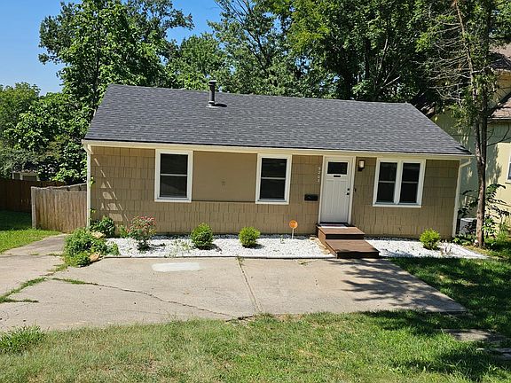 2nd image of 9208 Oak St