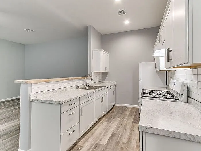 2515 Leeds Ln — Photo 34