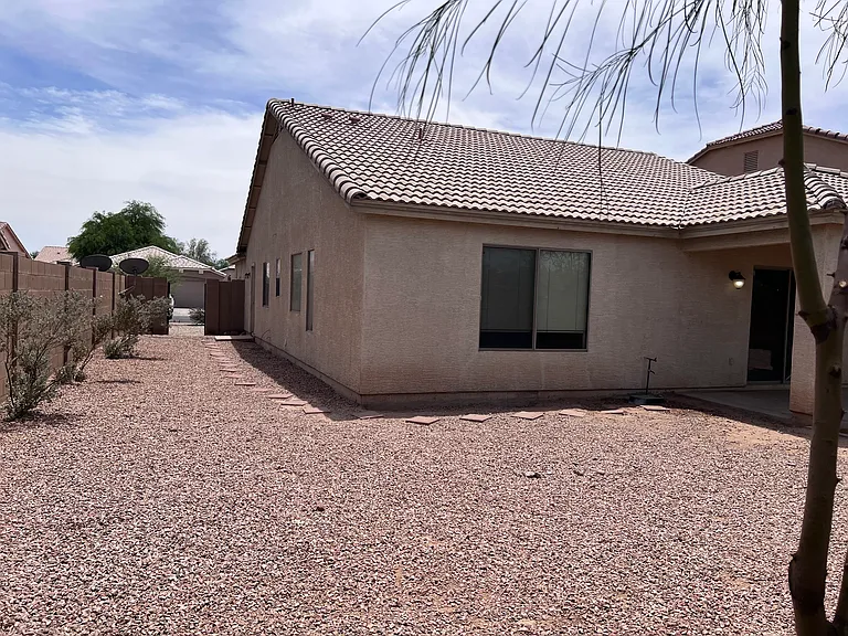 1576 E Gabrilla Dr — Photo 3