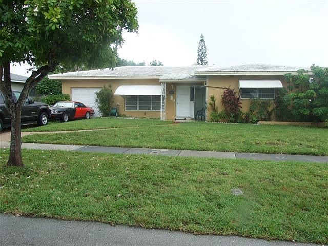 2nd image of 1175 NE 165th St