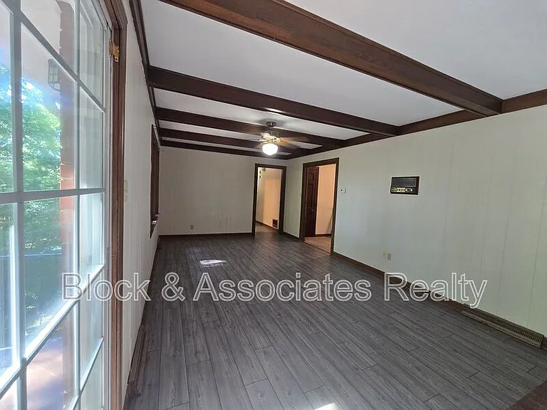 1194 Ingram Dr — Photo 6