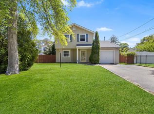 22 Harrison Dr, Shirley, NY 11967