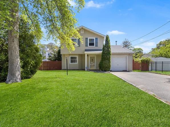 22 Harrison Drive, Shirley, NY 11967