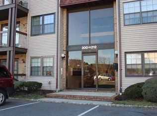 208 Newport Ct, Fords, NJ 08863