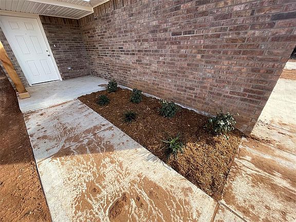3rd image of 1316 Willowood Cir