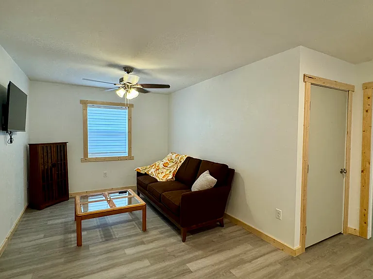 117 Oak Dr — Photo 2