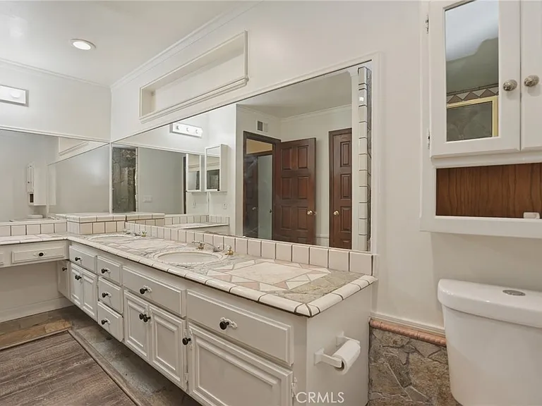 16682 Oakhurst Cir — Photo 42