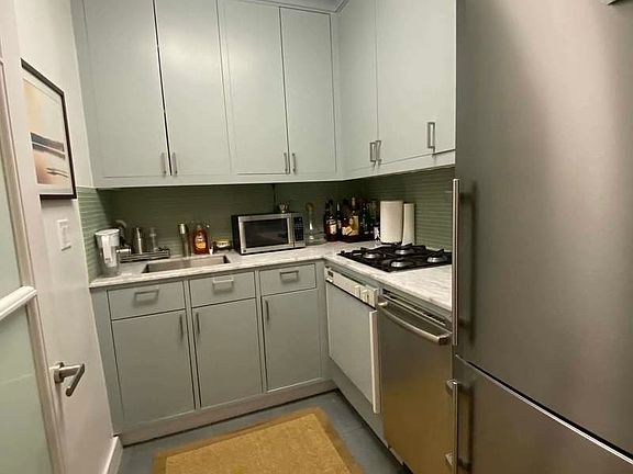 4th image of 130 E 63rd St APT 2F