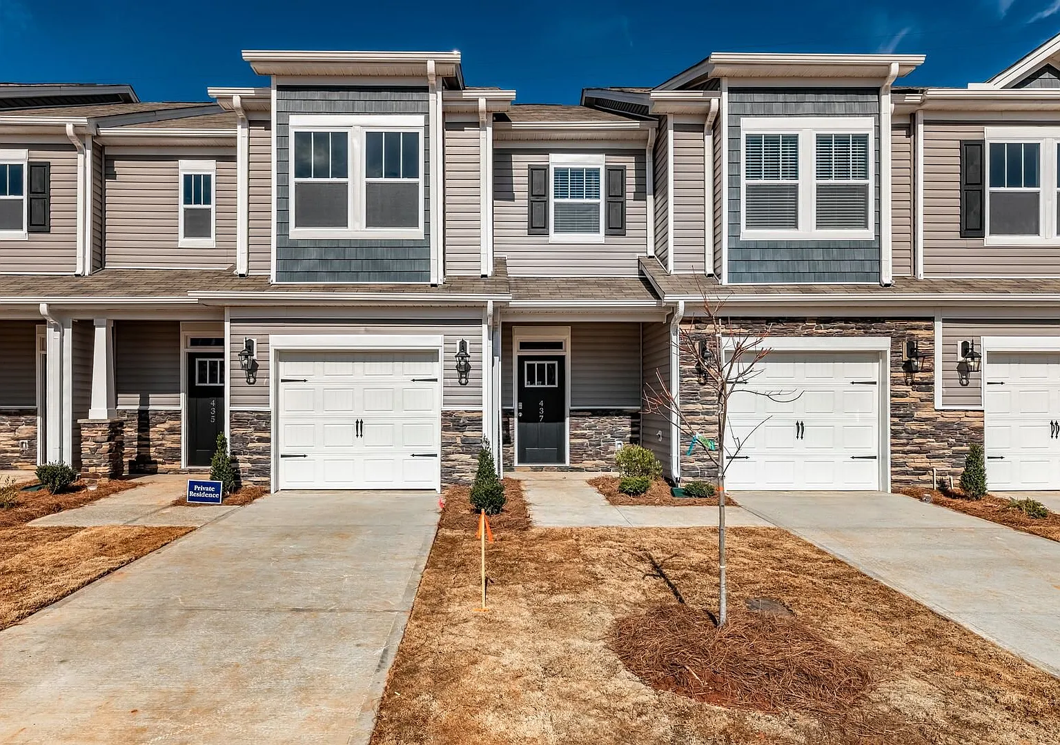 Available Now, Beautiful Greer Home! — Photo 1