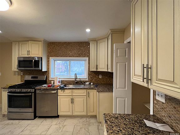 2nd image of 605 Meacham Ave Floor 1