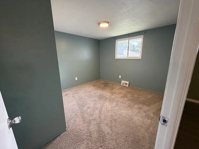 6475 Sandfield Dr — Photo 9