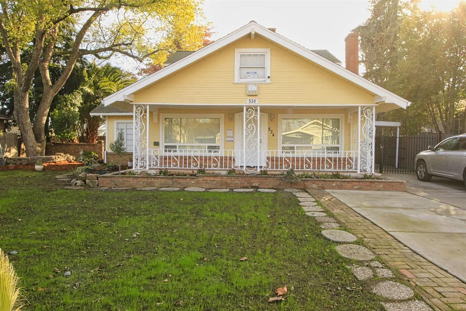 534 El Camino Ave photo 1