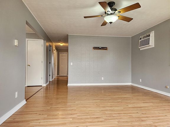 4th image of 470 N Harty St