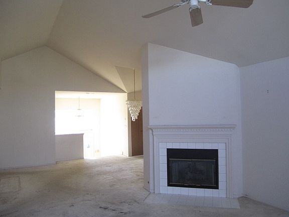 5th image of 379 Aberdeen Ct Unit 2