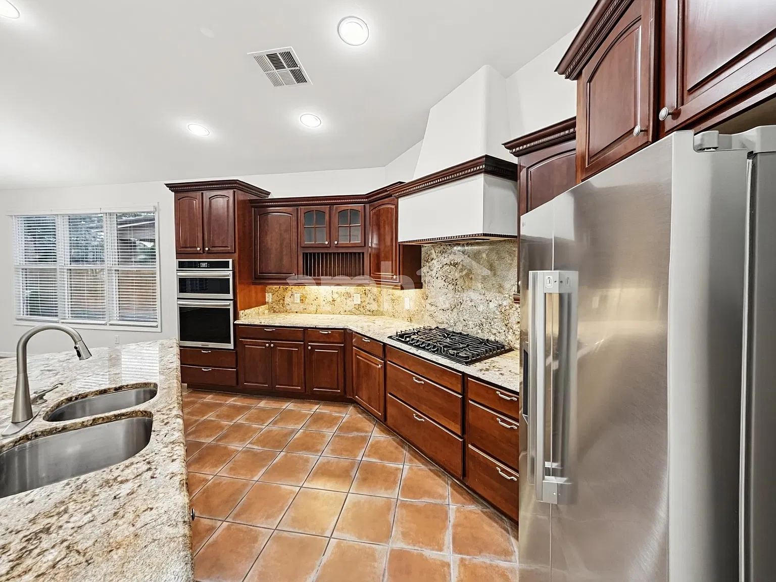 3 bed, 2.0 bath, 2155 sqft, $2,725 — Photo 4