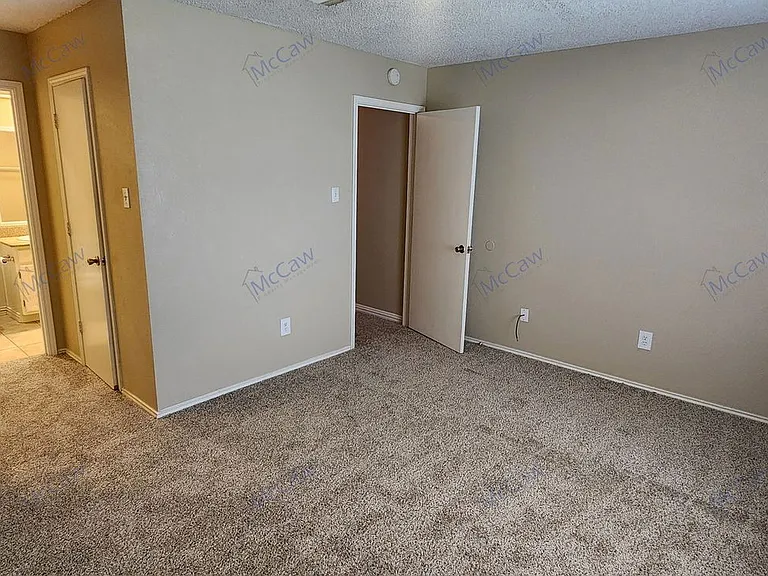 2204 Oak Hill Dr — Photo 16