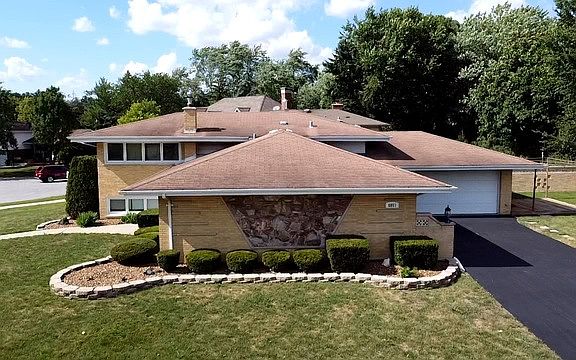 4th image of 8857 Pleasant Ave