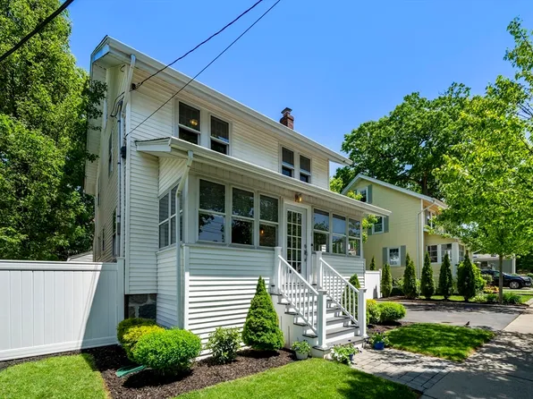 11 Libbey St, West Roxbury, MA 02132