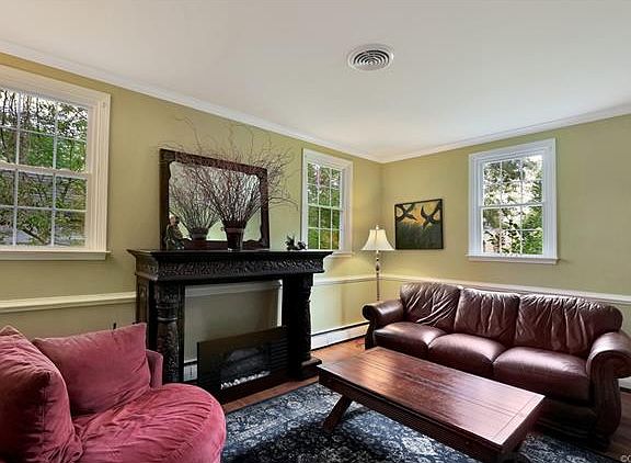2nd image of 2324 Haverford Cir