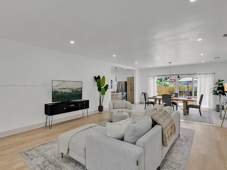 1371 NE 115th St — Photo 10