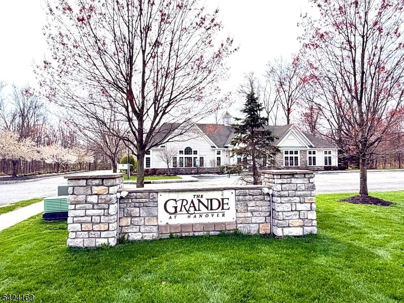 1st image of 607 Brook Hollow Dr