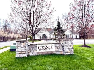 607 Brook Hollow Dr, Whippany, NJ 07981