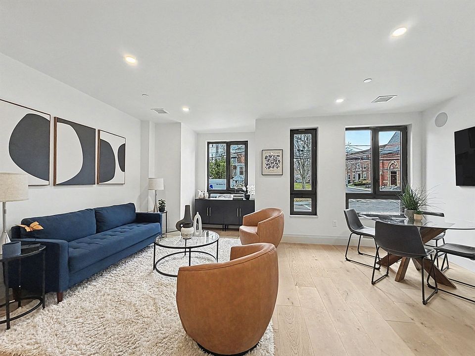 1st image of 34 Oak St #101
